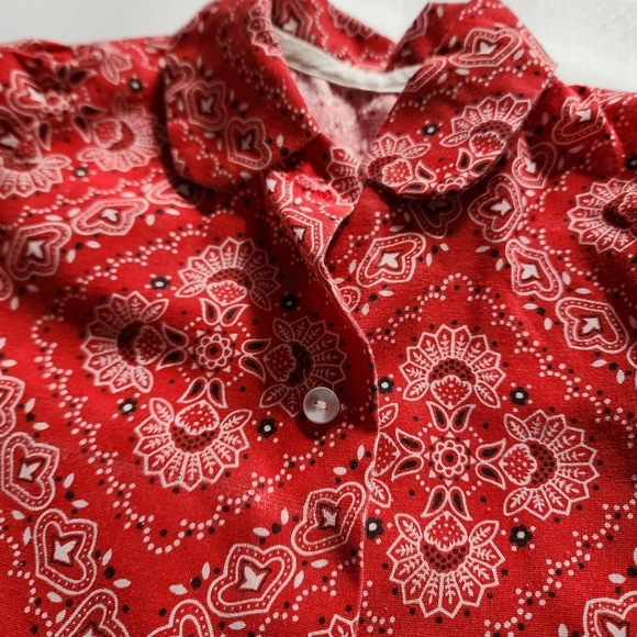 VINTAGE x 70s Infant button up shirt in Red Paisley print - Picture 4 of 7